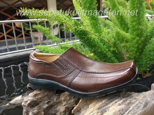 Sepatu Kulit Pantofel Pria FY23